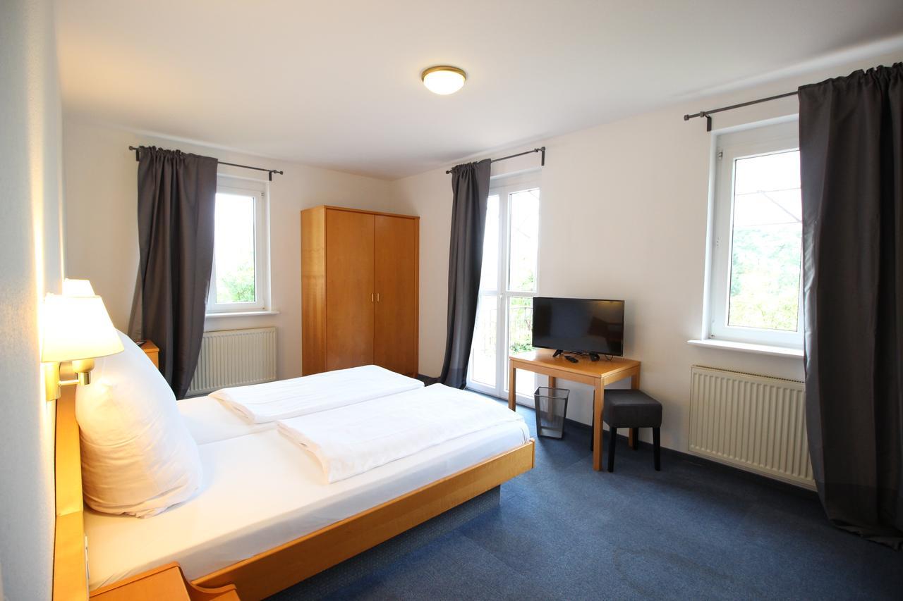 Hotel Berghof Albersweiler Extérieur photo